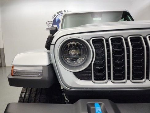 New 2024 Jeep Wrangler Unlimited Sahara image 38