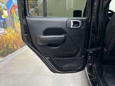 Used 2018 Jeep Wrangler Unlimited Rubicon image 37