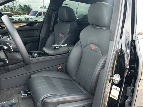 Certified 2025 Bentley Bentayga AWD/4WD image 32