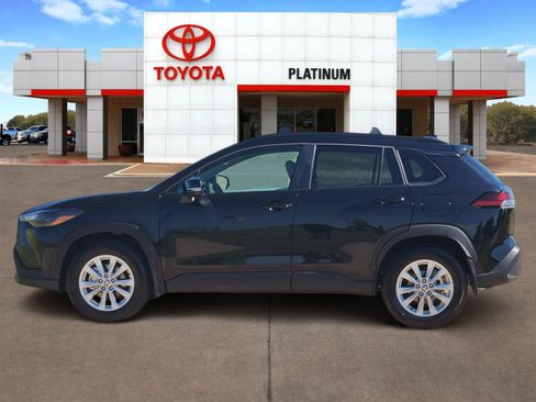 Used 2026 Toyota Corolla Cross LE w/ Moonroof Package FWD image 3