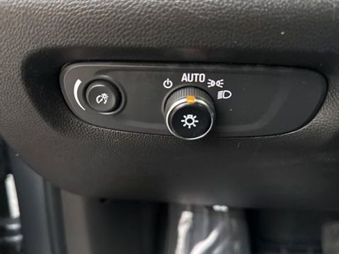 Used 2023 Chevrolet Traverse Premier image 30