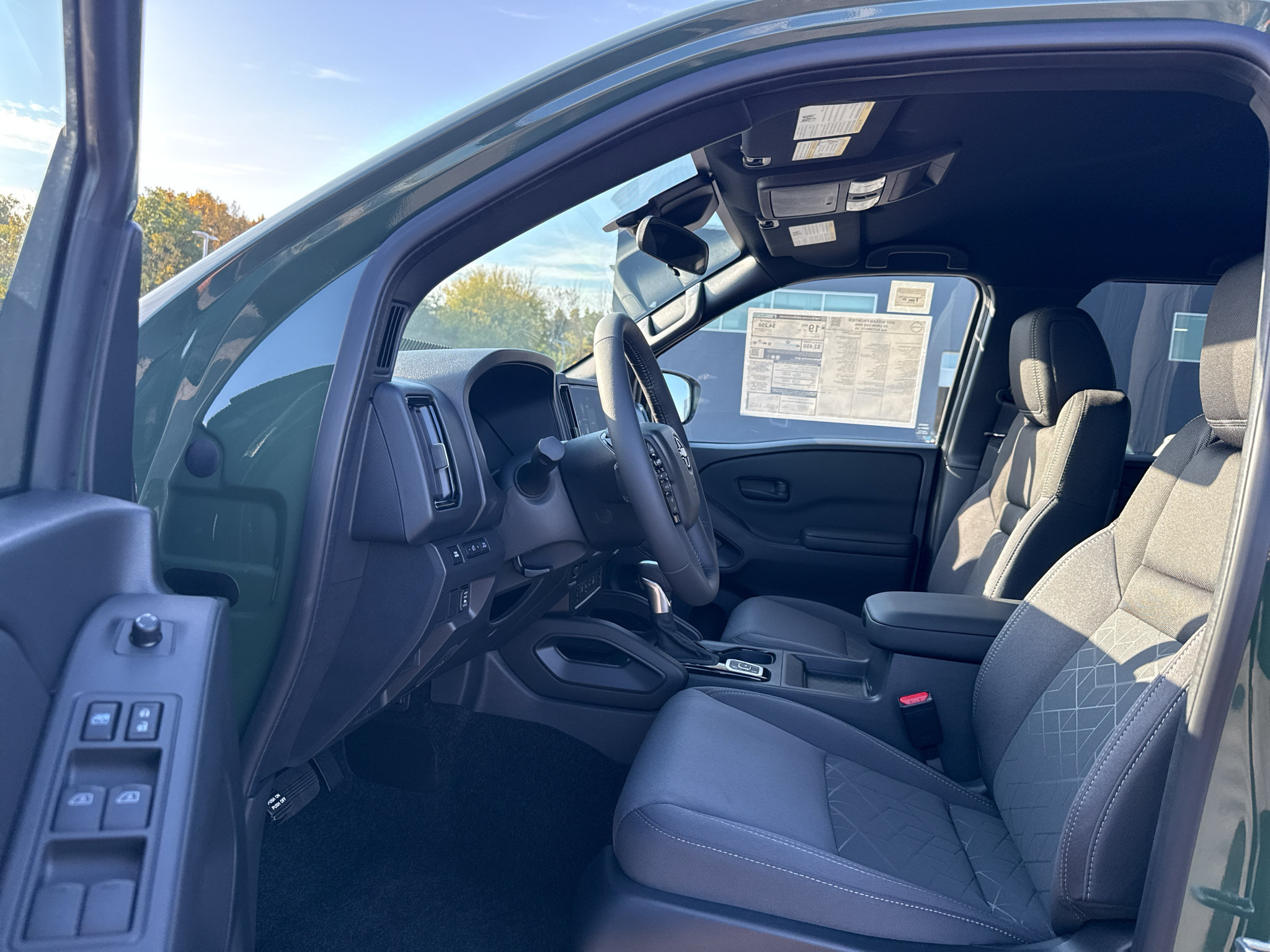 New 2027 Nissan Frontier SV w/ SV Convenience Package AWD/4WD image 4