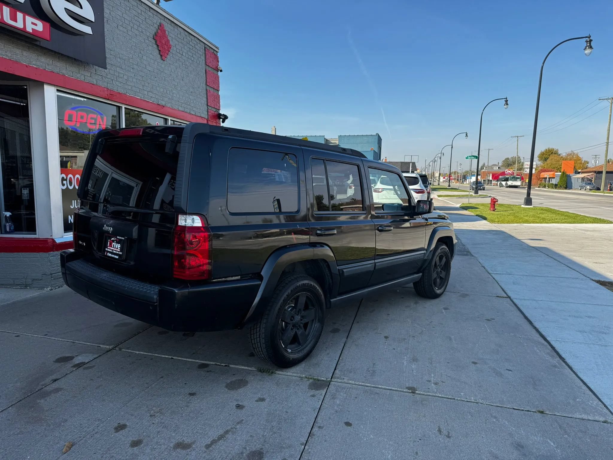 Used 2008 Jeep Commander Sport AWD/4WD image 3