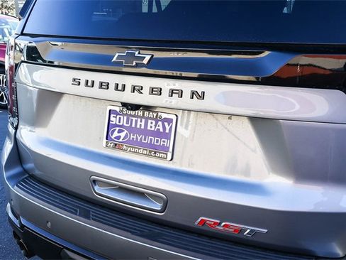 Used 2025 Chevrolet Suburban RST image 7