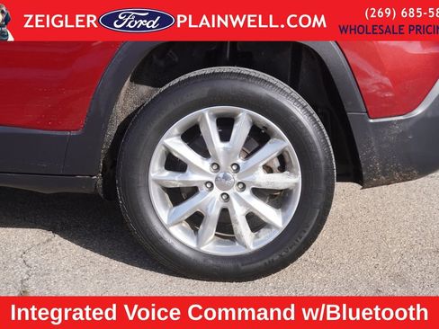 Used 2016 Jeep Cherokee Limited image 9