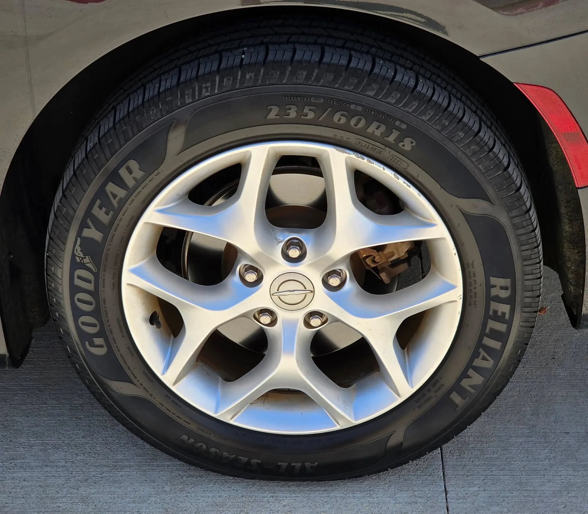 Used 2017 Chrysler Pacifica Touring-L w/ Tire & Wheel Group FWD image 32