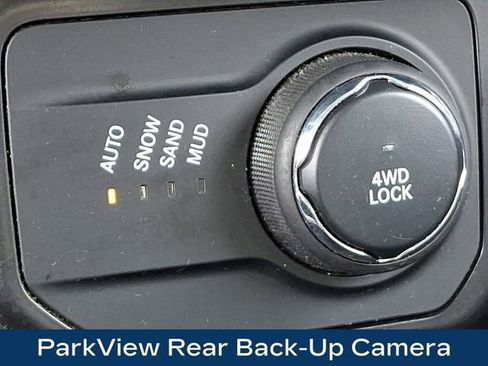 Used 2019 Jeep Renegade Latitude w/ Cold Weather Group image 16