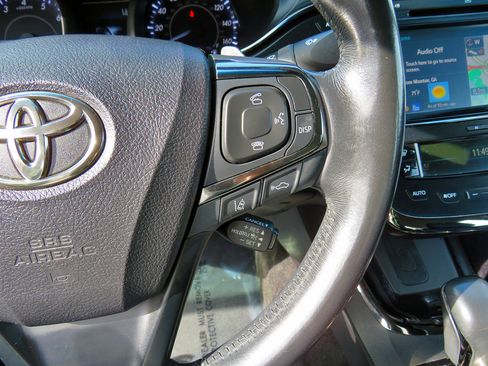 Used 2017 Toyota Avalon Limited image 25