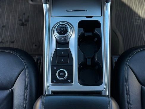 Certified 2020 Ford Explorer XLT w/ Equipment Group 202A image 30