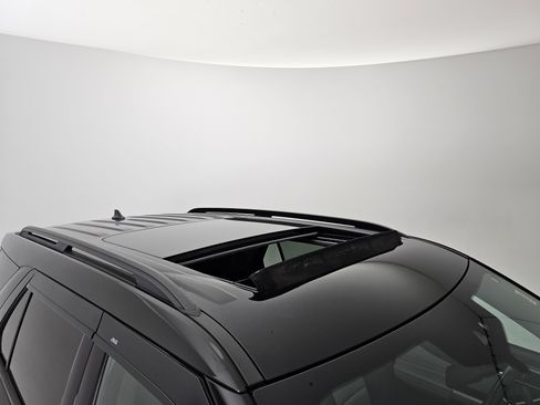 Used 2022 Ford Explorer XLT w/ Equipment Group 202A image 48