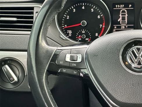 Used 2017 Volkswagen Jetta SE image 9