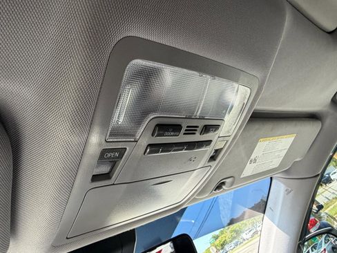 Used 2017 Toyota Highlander Limited AWD/4WD image 61