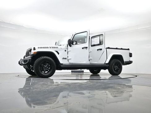 Used 2025 Jeep Gladiator Sport AWD/4WD image 47