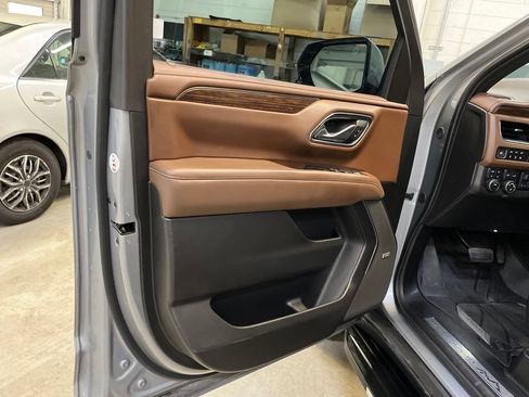 Used 2024 Chevrolet Suburban High Country w/ Max Trailering Package AWD/4WD image 12