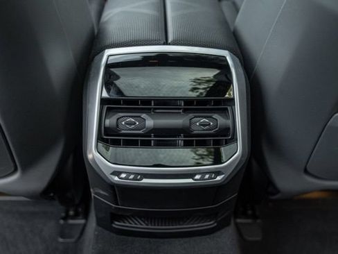 Used 2023 BMW i7 xDrive60 w/ Executive Package 2 AWD/4WD image 48