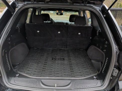 Used 2019 Jeep Grand Cherokee Laredo image 11