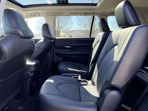 Certified 2025 Toyota Grand Highlander AWD image 16