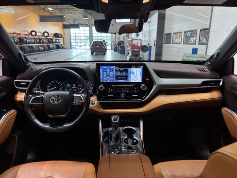 Used 2020 Toyota Highlander Platinum image 15