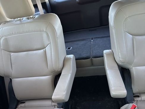 Used 2020 Ford Explorer XLT w/ Equipment Group 202A image 9