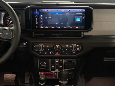 New 2026 Jeep Gladiator Sport AWD/4WD image 8