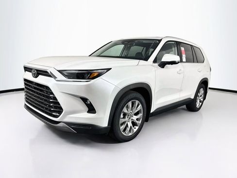 New 2026 Toyota Grand Highlander FWD image 3
