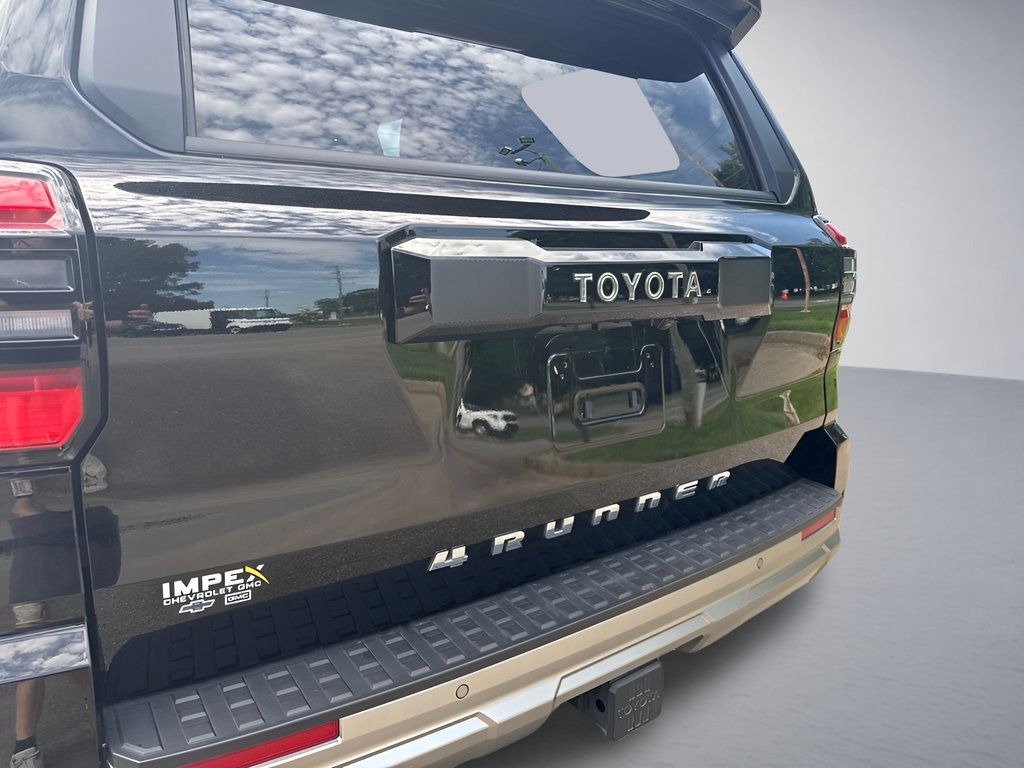 Used 2025 Toyota 4Runner Limited AWD/4WD image 37