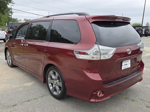 Used 2014 Toyota Sienna SE FWD image 12