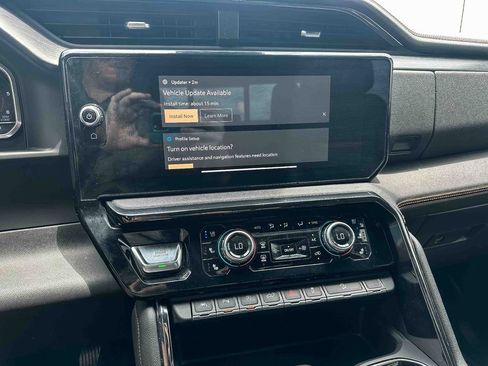 Used 2023 GMC Sierra 1500 AT4 w/ Technology Package AWD/4WD image 31