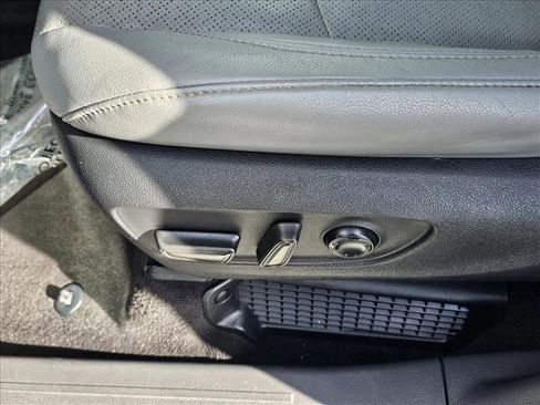 Used 2023 Toyota Sienna Limited image 20