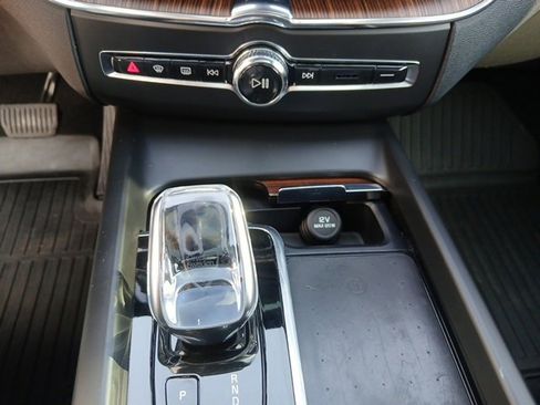 Used 2022 Volvo XC60 B5 Inscription w/ Protection Package Premier image 36