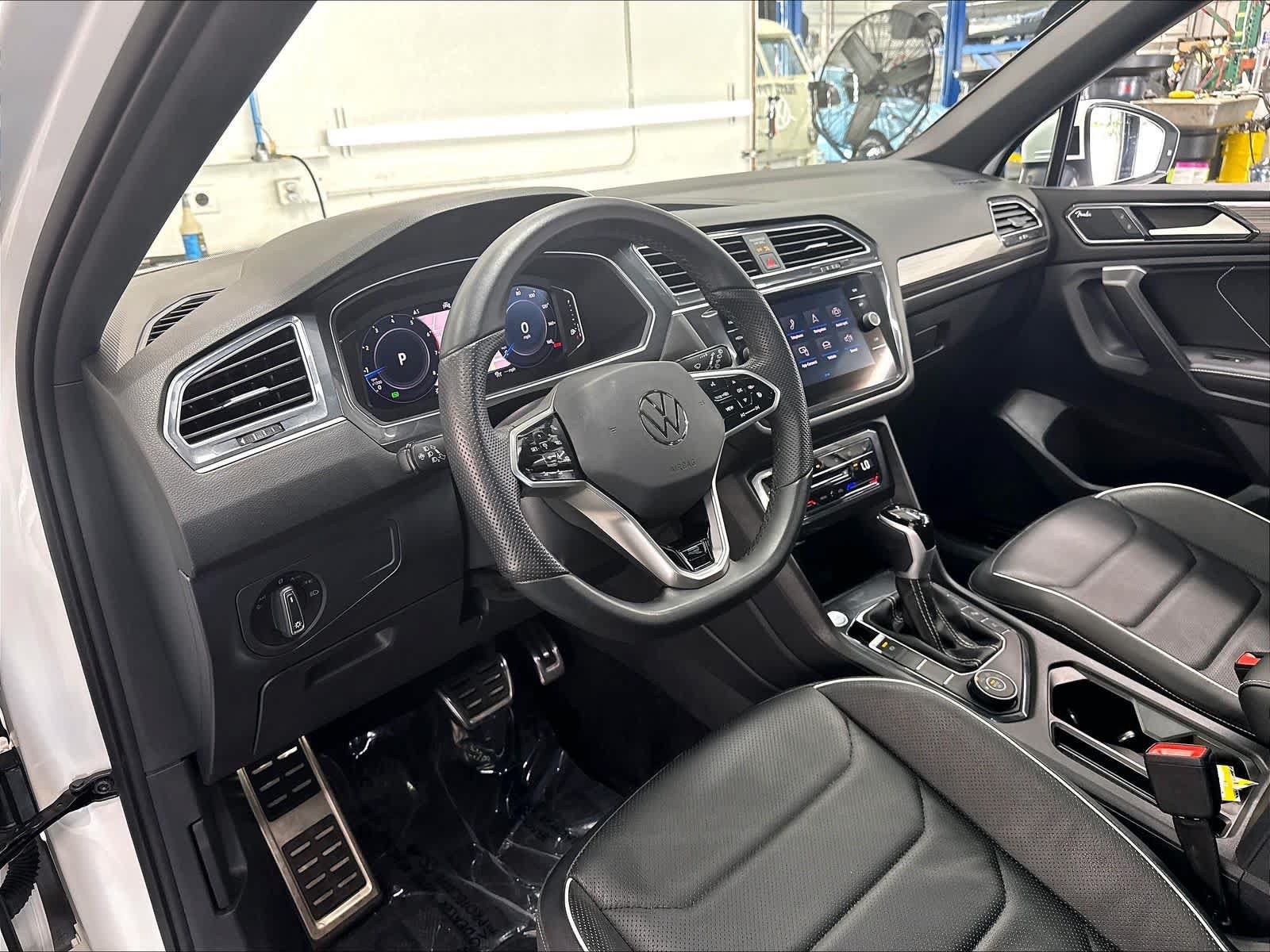 Used 2024 Volkswagen Tiguan SEL R-Line AWD/4WD image 20