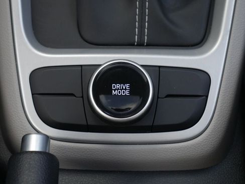 Used 2025 Hyundai Venue SEL FWD image 44