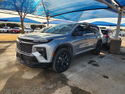 Certified 2024 Chevrolet Traverse RS image 2