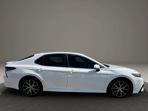 Used 2021 Toyota Camry SE image 6