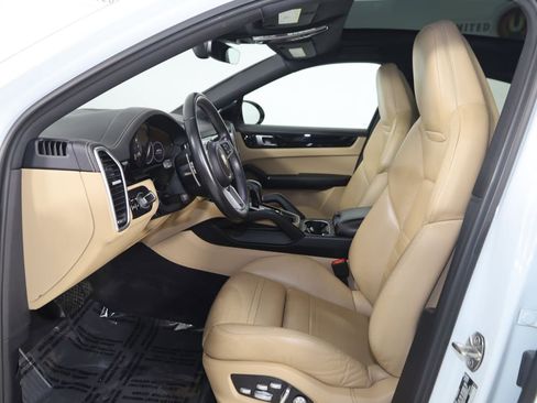 Used 2020 Porsche Cayenne AWD/4WD image 12