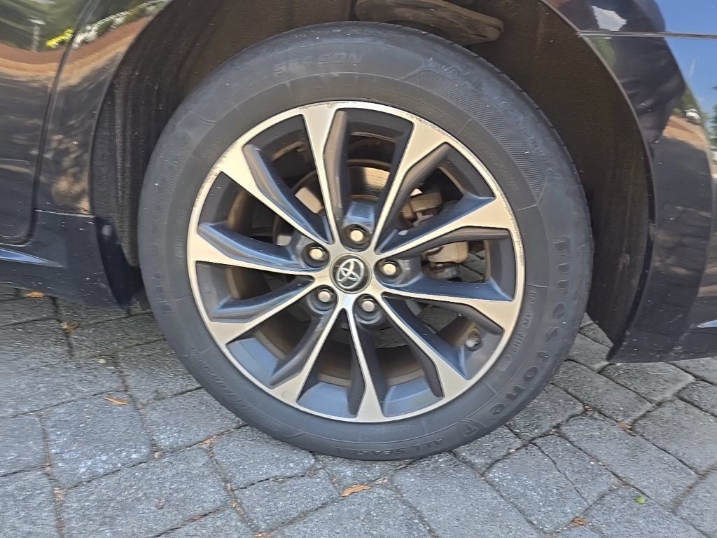 Used 2018 Toyota Avalon XLE FWD image 7