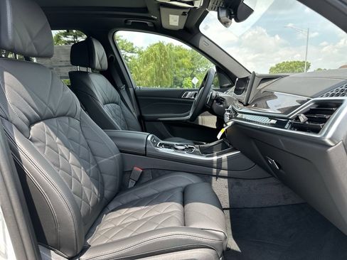New 2026 BMW X5 M60i w/ Executive Package image 26