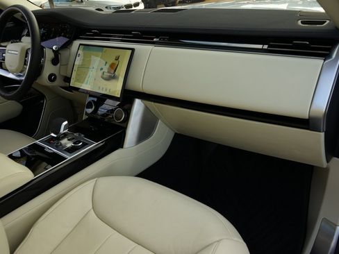 Used 2023 Land Rover Range Rover SE image 5
