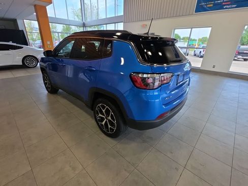 Used 2025 Jeep Compass Limited AWD/4WD image 17