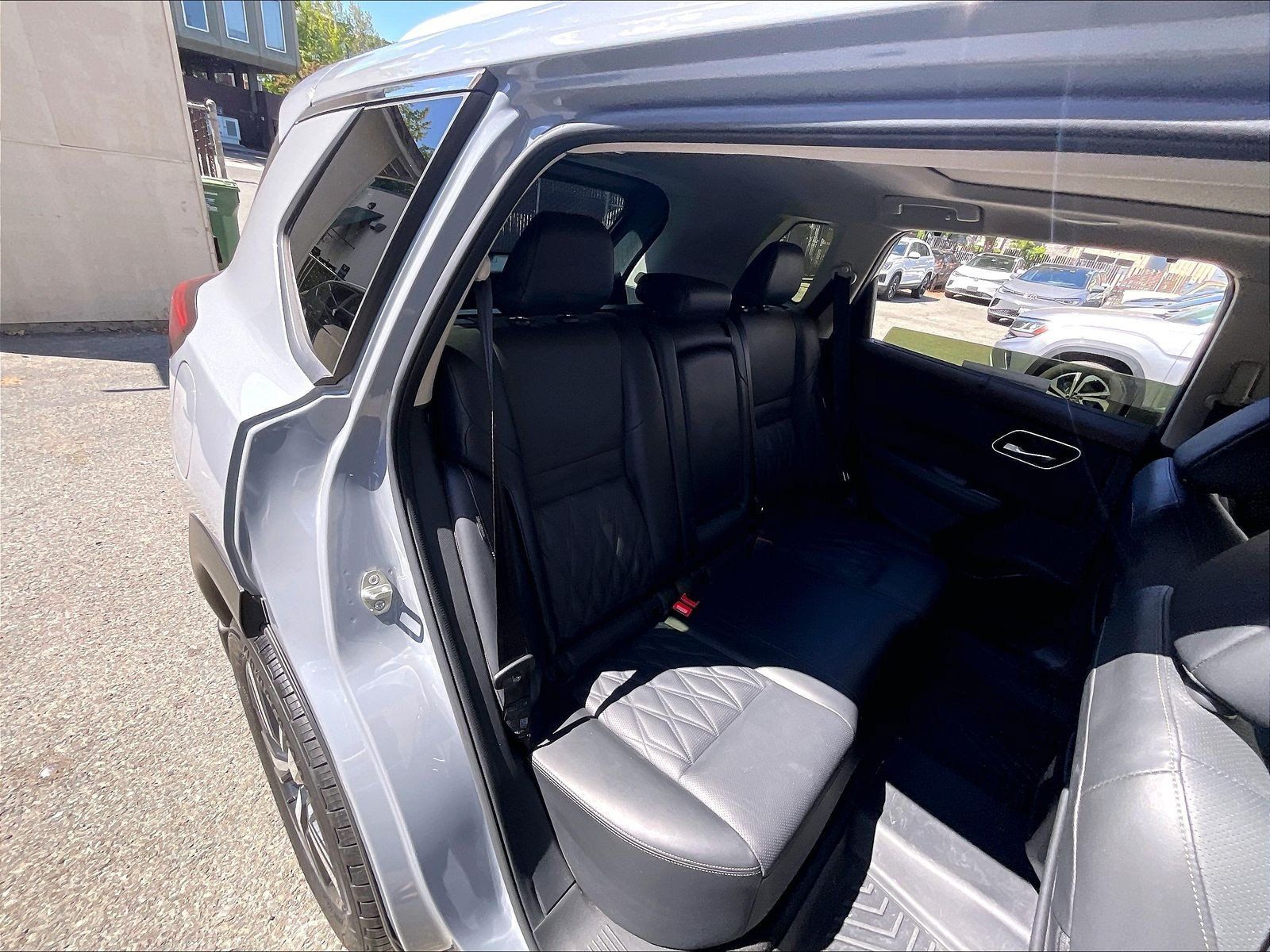Used 2023 Nissan Rogue Platinum AWD/4WD image 26