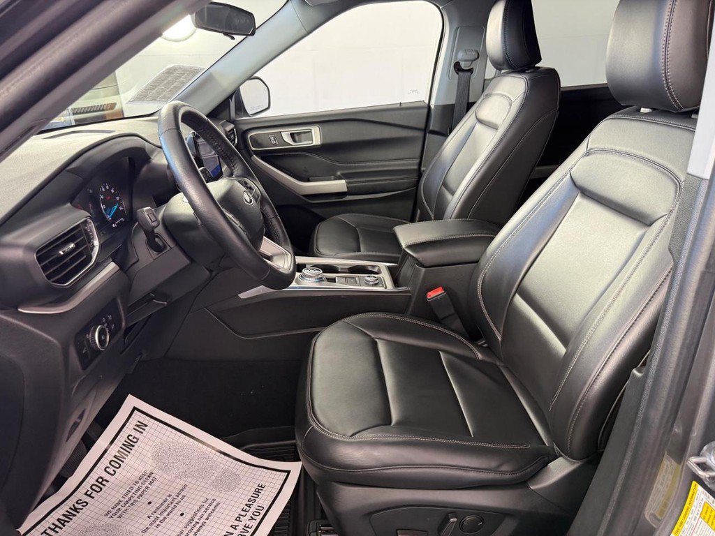 Used 2023 Ford Explorer XLT w/ Equipment Group 202A AWD/4WD image 19