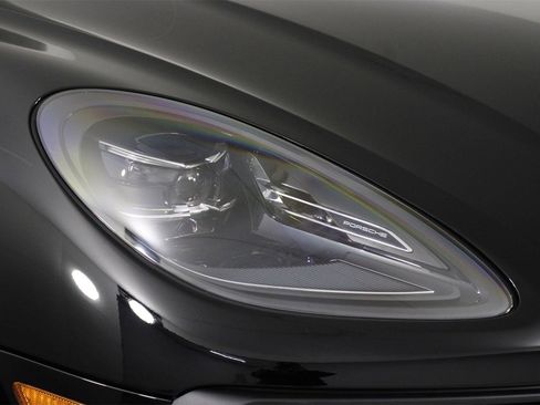 Used 2025 Porsche Macan image 28