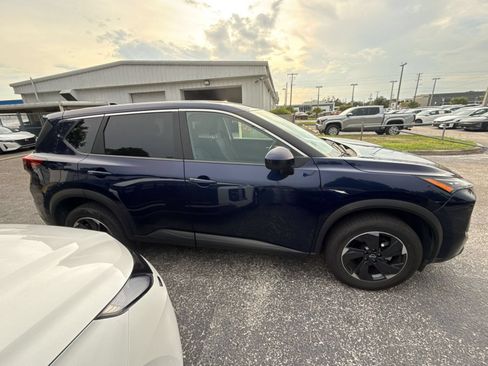 Used 2025 Nissan Rogue SV AWD/4WD image 8