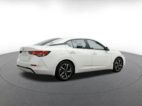 Used 2025 Nissan Sentra SV FWD image 9