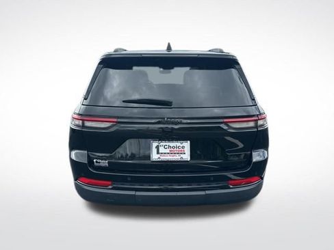 Used 2024 Jeep Grand Cherokee Altitude image 5