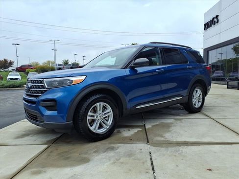 Used 2022 Ford Explorer XLT image 2