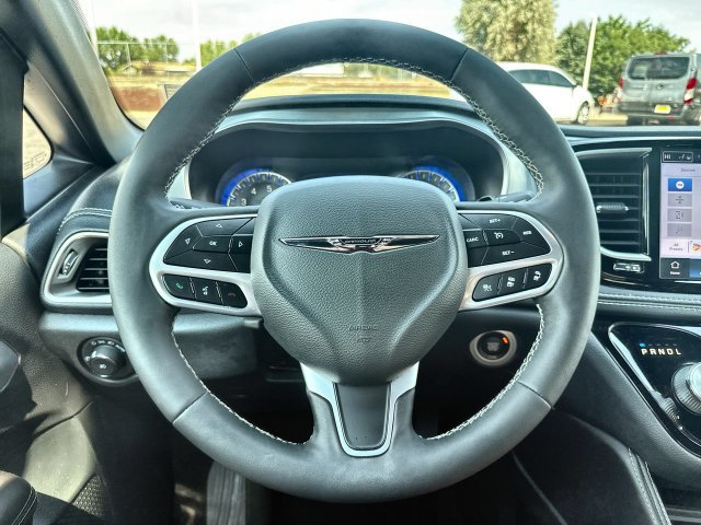 Used 2026 Chrysler Pacifica Limited FWD image 14
