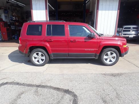 Used 2016 Jeep Patriot Sport w/ Power Value Group AWD/4WD image 19