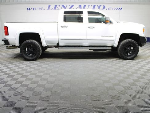 Used 2017 GMC Sierra 2500 Denali w/ Duramax Plus Package AWD/4WD image 3