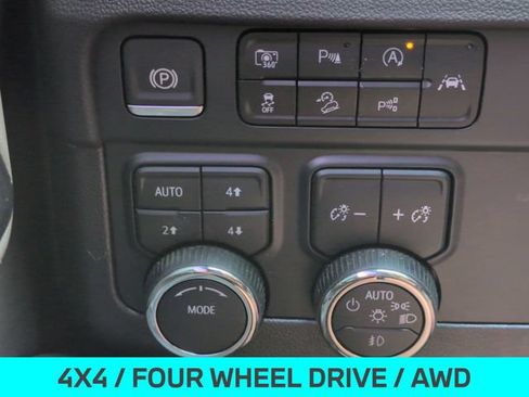 Used 2025 Chevrolet Tahoe Z71 w/ Comfort Package AWD/4WD image 18